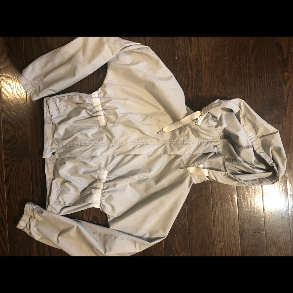 Lululemon rain jacket size 4